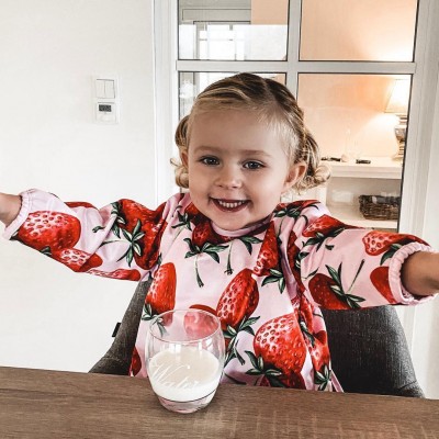 Twistshake Μακρυμάνικη Σαλιάρα Strawberry