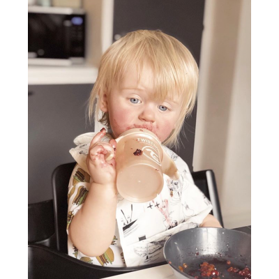 Twistshake Κύπελλο Mini Cup 230ml 4+ Μηνών Pearl Champagne με μίξερ φρούτων